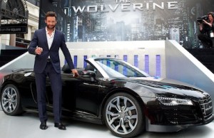 Hugh Jackman im Audi R8 bei Filmpremiere von ?The Wolverine?